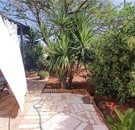 4 bedroom villa with pool in Maslinica, sleeps 8